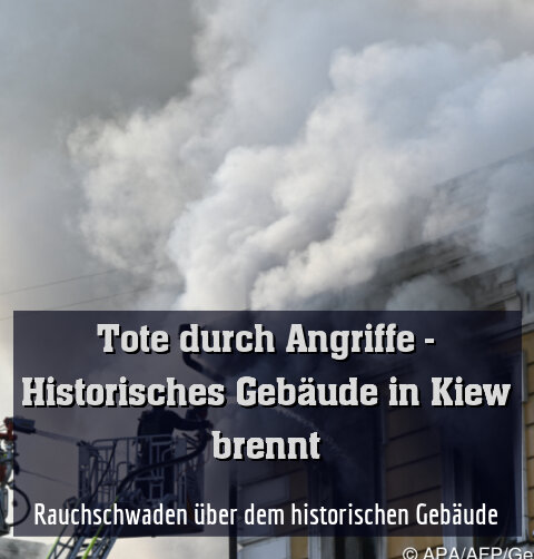 Rauchschwaden über dem historischen Gebäude