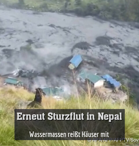 Wassermassen reißt Häuser mit