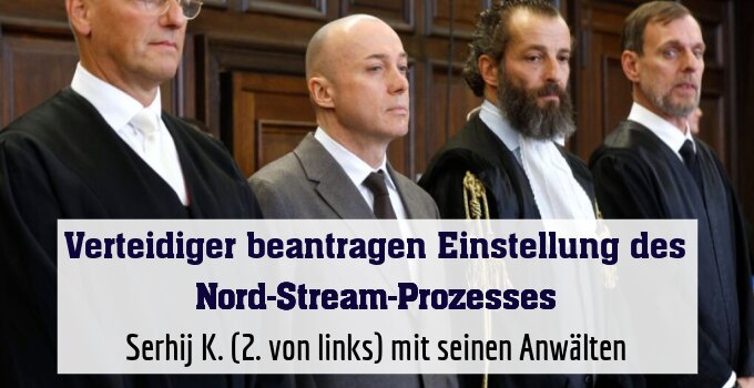Serhij K. (2. von links) mit seinen Anwälten