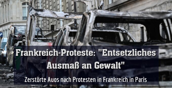 Zerstörte Auos nach Protesten in Frankreich in Paris
