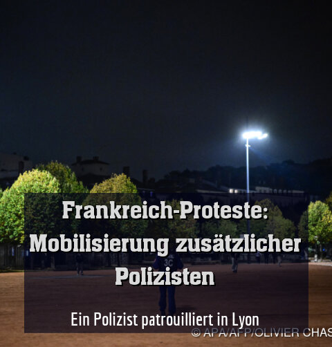 Ein Polizist patrouilliert in Lyon