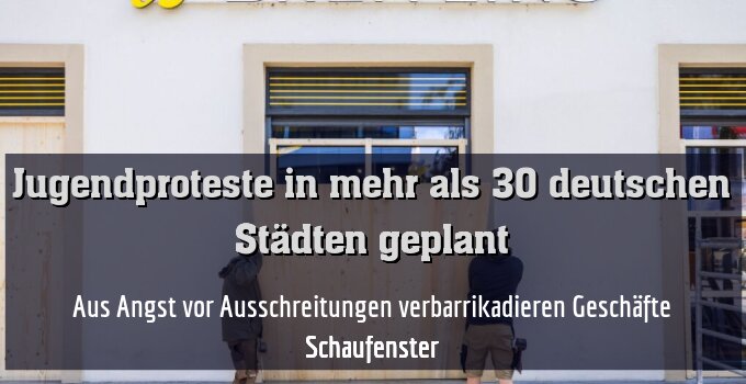 Aus Angst vor Ausschreitungen verbarrikadieren Geschäfte Schaufenster
