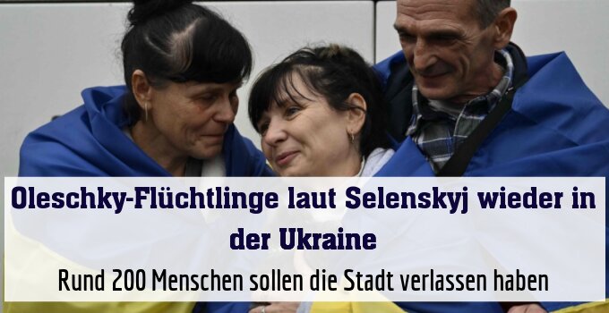 Evakuierte aus der Frontstadt Oleschky bei der Ankunft in der Ukraine