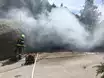 Alarm bei Gasthof: Hybridfahrzeug steht in Flammen