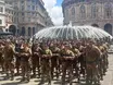 Unfreundlicher Empfang: „Achtung, belästigende Alpini in der Stadt!“