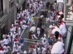 Pamplona: Wieder mehrere Verletzte bei Stierhatz – VIDEO