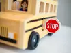 Bus mit Touristen überfüllt: Schulkinder bleiben zurück