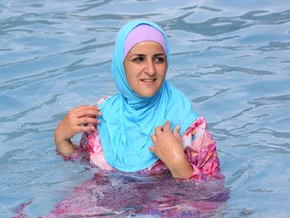 Schwimmen im Burkini erlaubt