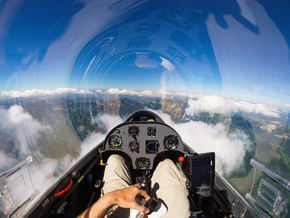 Notlandung eines Segelfliegers auf Autobahn vor italienischer Grenze