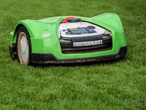 Nachtfahrverbot für Mähroboter: Notwendig oder übertrieben?