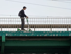 Wenn der Dealer mit dem E-Scooter kommt