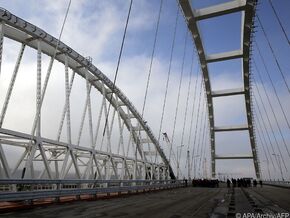 Verkehr auf Krimbrücke gesperrt – VIDEO