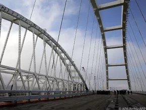 Verkehr auf Krimbrücke gesperrt – VIDEO