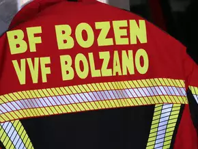 Brand in Bozner Wohnung: 94-Jährige muss versorgt werden