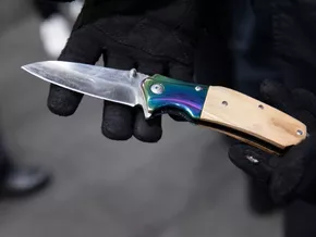 Polizei meldet Messerangriff: Zwei Frauen im Clinch