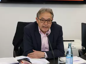 Peterlini: “Wahlkreisänderung verletzt Südtirol-Paket” 