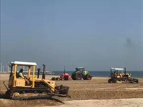 Schock an der Adria: Frau am Strand von Planierraupe überrollt