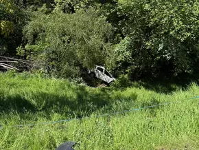 Auto stürzt bei Gufidaun in die Tiefe