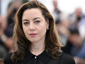 Aubrey Plaza erstmals auf rotem Teppich nach Tod von Ehemann