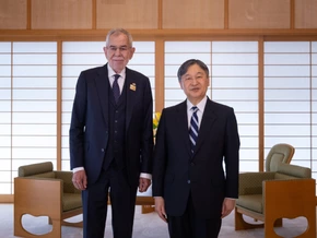 Van der Bellen von japanischem Kaiser empfangen