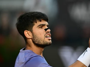 Alcaraz besiegt Sinner im Rom-Finale 7:6,6:1