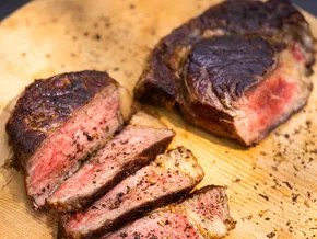 Nur Fleisch, sonst nichts: Was steckt hinter der karnivoren Diät?