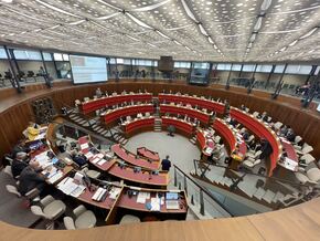 Regionalrat: Gesetz zur Altersvorsorge für Neugeborene beschlossen