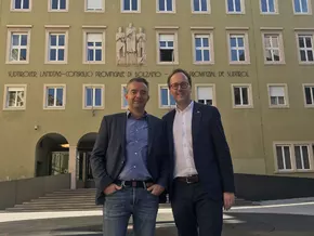 NEOS und Team K unterstreichen Schutzmachtstatus Österreichs