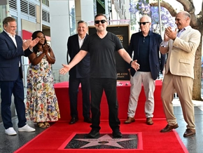 Bissiger Komiker Ricky Gervais mit Hollywood-Stern geehrt