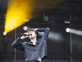 The Kooks bieten auf “Never/Know” sonnige Sounds