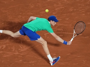 Sinner, Alcaraz und Swiatek starten souverän in French Open