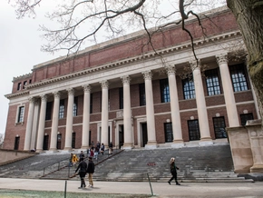 US-Regierung will Harvard neue Fördermittel verwehren