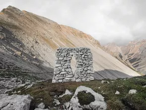 Kunstbiennale bringt zeitgenössische Kunst in die Dolomiten