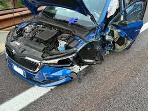 Crash im Gegenverkehrsbereich