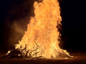 Herz-Jesu-Feuer erstrahlen – nur einmal war’s brenzlig