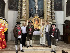 Schützenkompanie Salurn restauriert Herz-Jesu-Bild