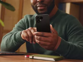 Fairphone 6 kommt mit cleverem Zubehör und Detox-Schalter