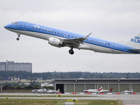 Bei Flugstreichung ist auch Vermittlungsgebühr zu erstatten