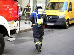 16 Menschen und zwei Hunde vor Kellerbrand in Wien gerettet