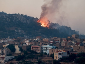 Kampf gegen Feuer auf Chios fortgesetzt