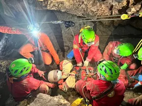 Intensive Höhlenrettungsübung im Trentino