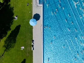 Tote Frau von Kindern in Freibad in Oberösterreich entdeckt