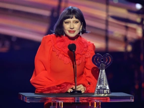 Die Lady als Lehrerin: Gaga-Gastauftritt in “Wednesday”