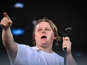 Lewis Capaldi feiert Comeback beim Glastonbury