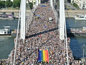 Hunderttausende bei verbotener Pride-Parade in Budapest