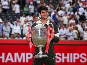 Alcaraz und Bublik gewinnen Wimbledon-Vorbereitungsturniere