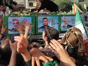 “Historische” Trauerfeier in Teheran nach Krieg mit Israel