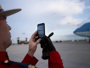 Künftig auch Trump-Handy und -Mobiltarif
