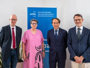 Quästor Ferrari zu Besuch bei der Uni Bozen