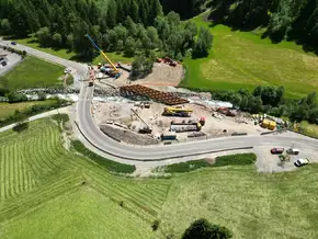 Rasen-Antholz: Die neue Brücke ist jetzt verlegt